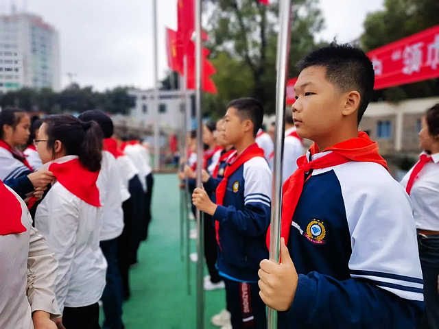 “领巾飘扬 逐梦成长”——泸州十八中2023年秋期七年级建队活动(图14) nEO_IMG_14.jpg