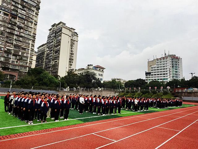“领巾飘扬 逐梦成长”——泸州十八中2023年秋期七年级建队活动(图6) nEO_IMG_6.jpg