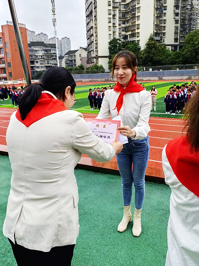 “领巾飘扬 逐梦成长”——泸州十八中2023年秋期七年级建队活动(图18) nEO_IMG_18.jpg