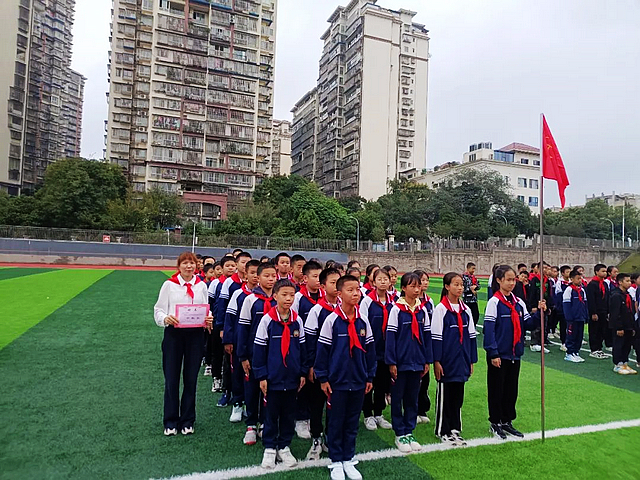 “领巾飘扬 逐梦成长”——泸州十八中2023年秋期七年级建队活动(图23) nEO_IMG_24.jpg