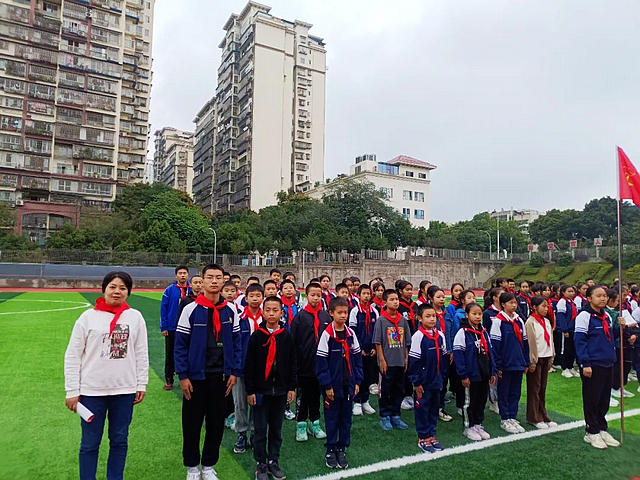 “领巾飘扬 逐梦成长”——泸州十八中2023年秋期七年级建队活动(图24) nEO_IMG_25.jpg