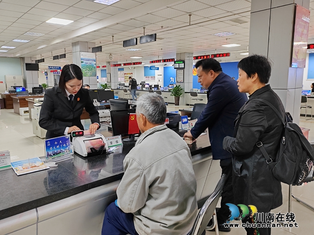 纳溪区法院:办案搬家“一条龙” 矛盾纠纷一次解(图2) 微信图片_20231017085158.jpg