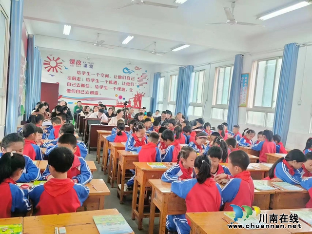 叙永县银顶小学开展数学学科青年教师优质课展评活动(图3) 微信图片_20231019161538.jpg