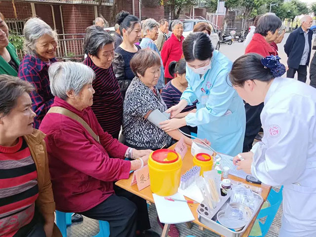 合江县中医医院:情暖金秋迎重阳,便民义诊送健康(图7) 7.jpg