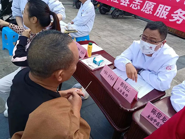 合江县中医医院:情暖金秋迎重阳,便民义诊送健康(图3) 3.jpg