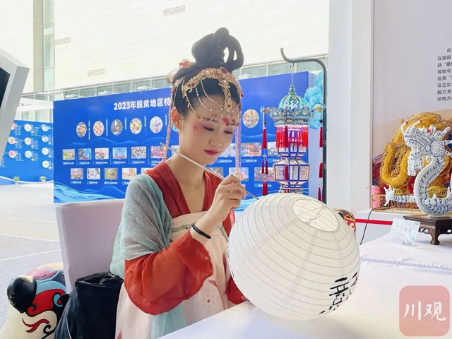 “自贡彩灯工匠”代表四川亮相全国这个大会!(图4) 灯4.jpg