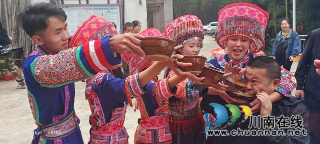 纳溪区白节镇来龙村:表彰模范村民庆重阳(图5) 图5.jpg