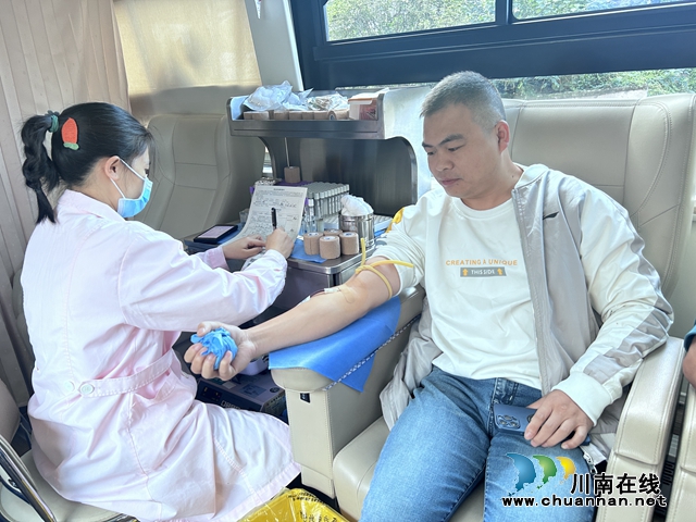 龙马潭区鱼塘街道:无偿献血汇大爱 滴滴热血传温情(图2) 其他献血人士.jpg