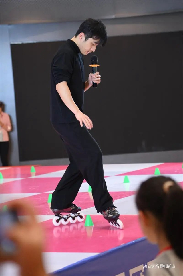 好多人围观!世界冠军来内江“传经”(图7) 微信图片_20231024103856.jpg