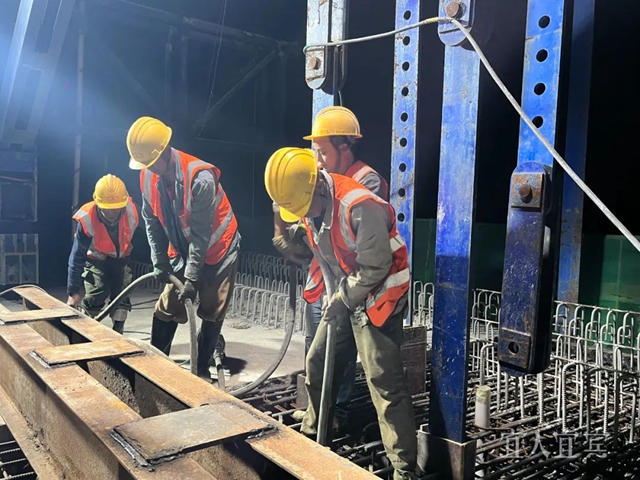 最新进展!渝昆高铁宜宾段跨度最大的连续梁顺利合龙(图2) 2.jpg