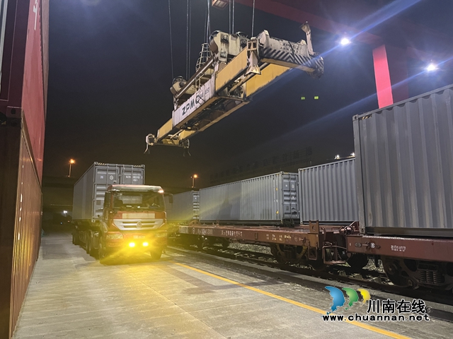 165辆汽车搭乘泸州中欧班列“一路向西”(图3) 1.jpg