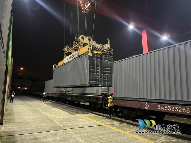 165辆汽车搭乘泸州中欧班列“一路向西”(图4) 2.jpg