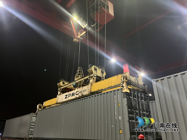 165辆汽车搭乘泸州中欧班列“一路向西”(图6) 4.jpg