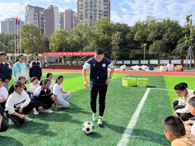 艺体课堂展风采 踔厉奋发向未来——泸州市龙马潭区高铁学区艺体学科优质课竞赛活动(图8) 微信图片_20231025105635.jpg