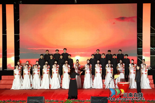 四川三河职业学院举行2023年迎新晚会(图2) 图片1(2).png