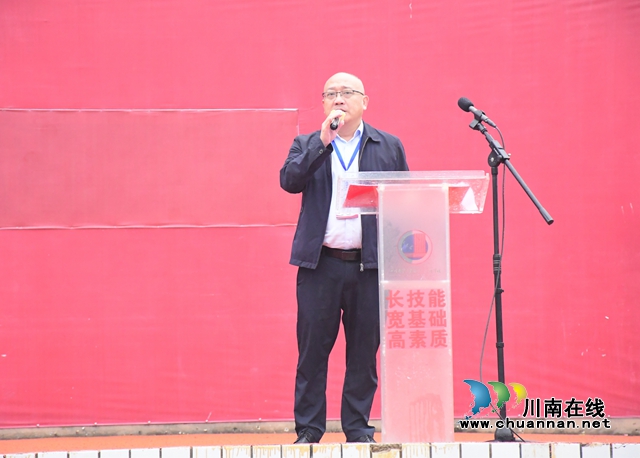 体教融合 多彩建校 | 泸县建校第二十八届田径运动会燃情开幕(图22) 学校党委书记宣布开幕.jpg