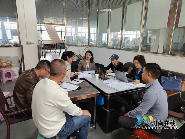 泸州市市场监管局开展强制性产品认证监督检查(图1) 检查1.png