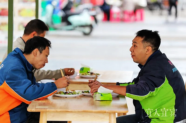 宜宾:暖心又暖胃!这里的社区食堂充满“幸福食光”(图5) nEO_IMG_5.jpg