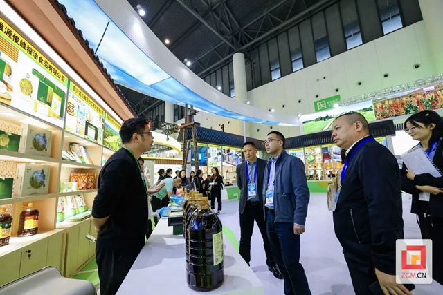 自贡组团参加农博会 集中签约14个项目 特色精品盛装亮相(图8) 自贡8.jpg