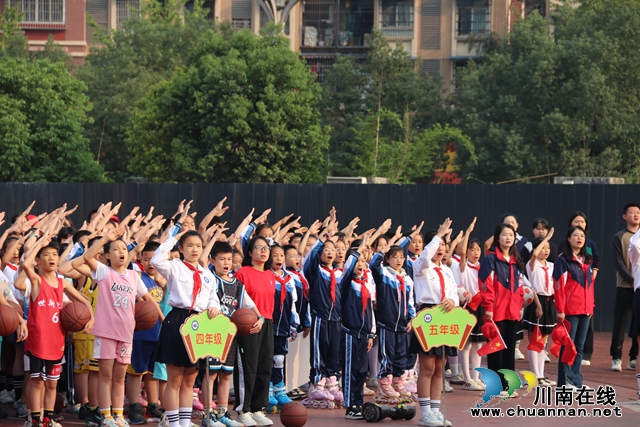 升旗仪式 (1).JPG