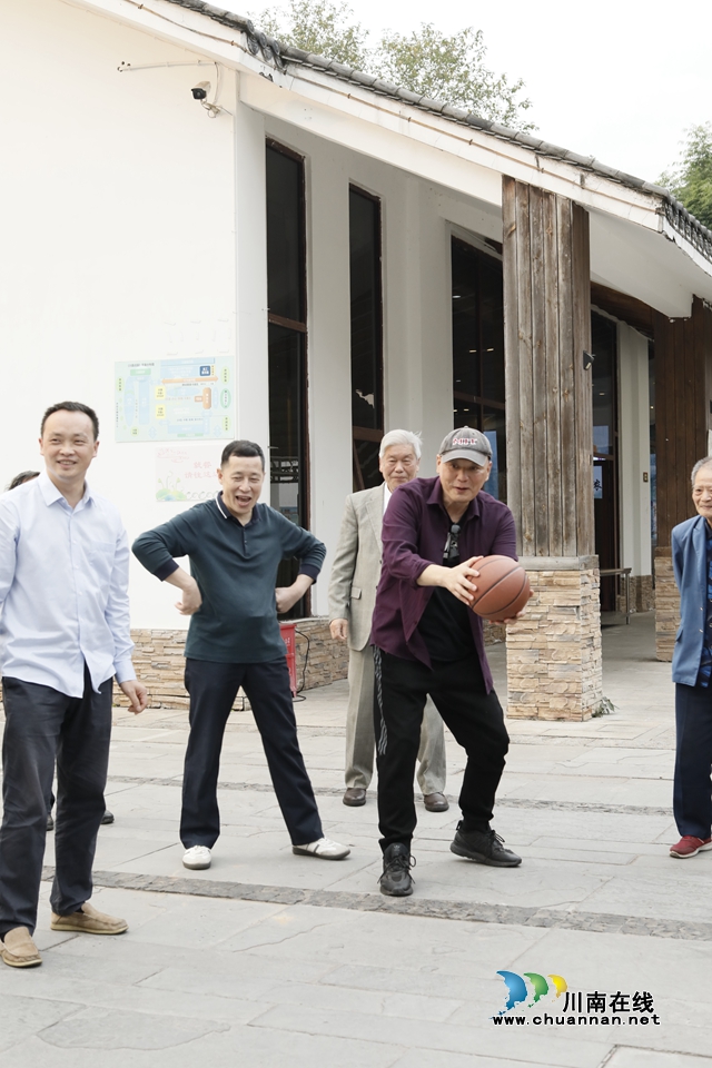 九三学社泸州市第五支委会开展重阳节主题活动(图3) 九三4.jpg