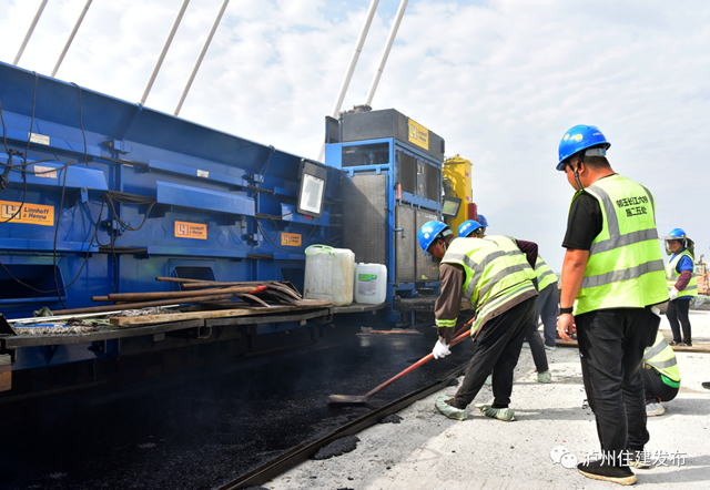 通车在即!泸州长江六桥沥青摊铺完成!(图3) 微信图片_20231102090035.png