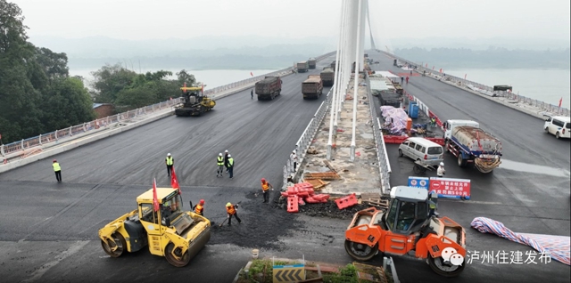 通车在即!泸州长江六桥沥青摊铺完成!(图4) 微信图片_20231102090043.jpg