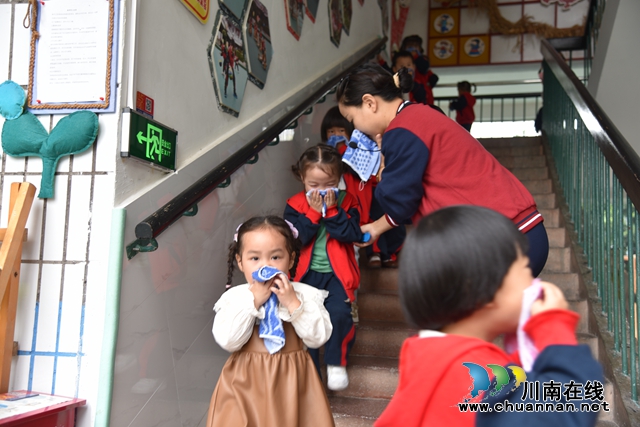 2.消防逃生演练 - 复件(1).JPG