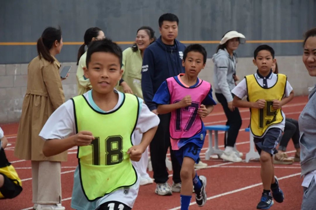 泸州十八中小学部“礼润成长 逐梦赛场”田径运动会圆满落幕(图5) 5.jpg