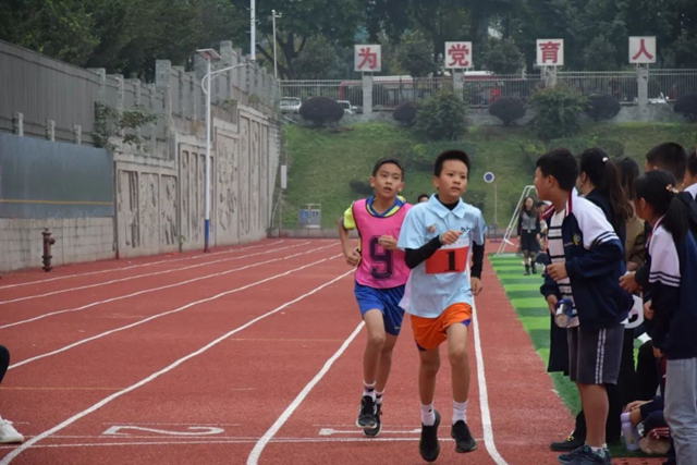 泸州十八中小学部“礼润成长 逐梦赛场”田径运动会圆满落幕(图15) 15.jpg