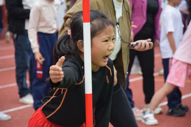 泸州十八中小学部“礼润成长 逐梦赛场”田径运动会圆满落幕(图34) 34.jpg