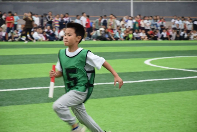 泸州十八中小学部“礼润成长 逐梦赛场”田径运动会圆满落幕(图32) 32.jpg