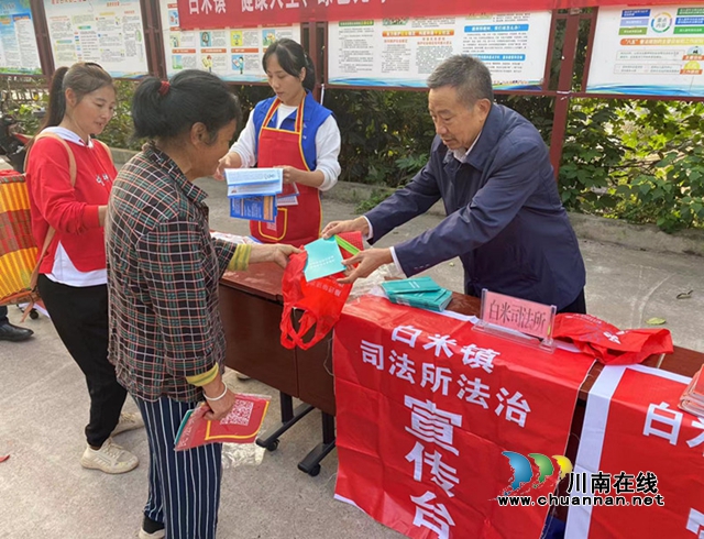合江县白米司法所积极开展“119”全国消防日法治宣传活动(图1) 合江县白米司法所积极开展119全国消防日法治宣传活动_副本.jpg
