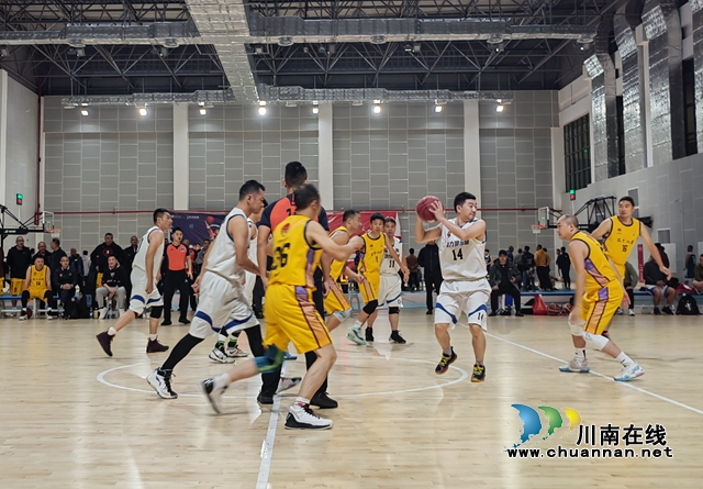 宝“刀”不老,笑傲江湖!柳叶刀队再度称雄泸州市第十七届篮球联赛季后赛(图5) 丙组决赛1.jpg