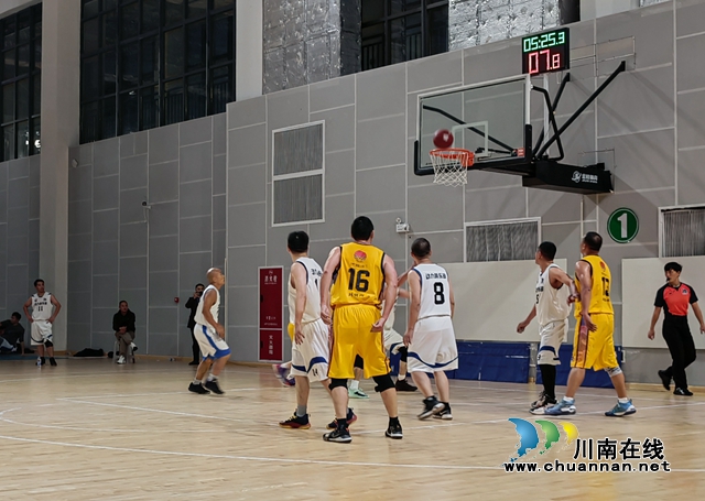 宝“刀”不老,笑傲江湖!柳叶刀队再度称雄泸州市第十七届篮球联赛季后赛(图8) 丙组决赛4.jpg