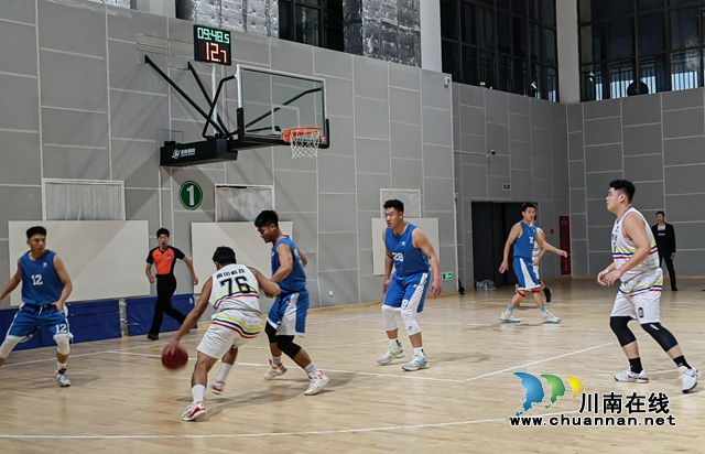 宝“刀”不老,笑傲江湖!柳叶刀队再度称雄泸州市第十七届篮球联赛季后赛(图9) 甲组决赛2.jpg