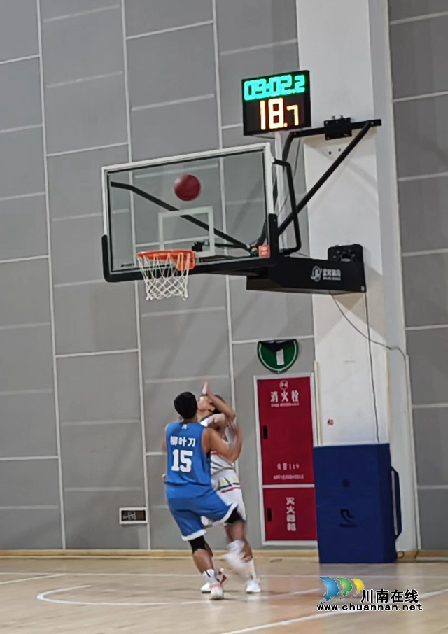 宝“刀”不老,笑傲江湖!柳叶刀队再度称雄泸州市第十七届篮球联赛季后赛(图10) 甲组决赛1.jpg