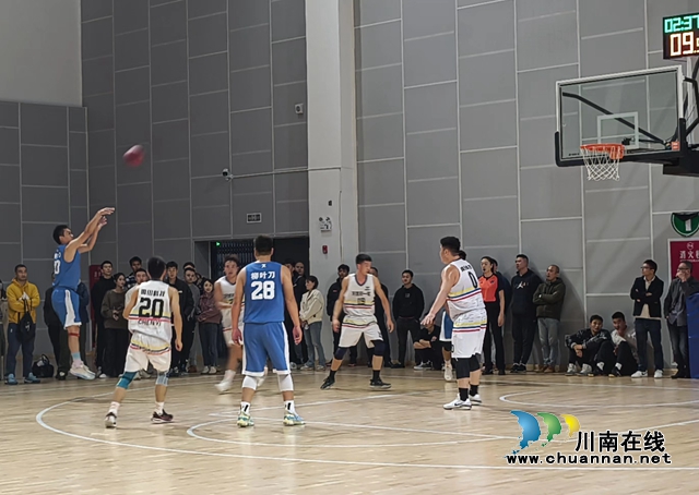 宝“刀”不老,笑傲江湖!柳叶刀队再度称雄泸州市第十七届篮球联赛季后赛(图11) 甲组决赛3.jpg