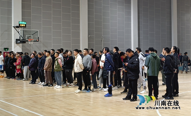 宝“刀”不老,笑傲江湖!柳叶刀队再度称雄泸州市第十七届篮球联赛季后赛(图15) 闭幕式1.jpg