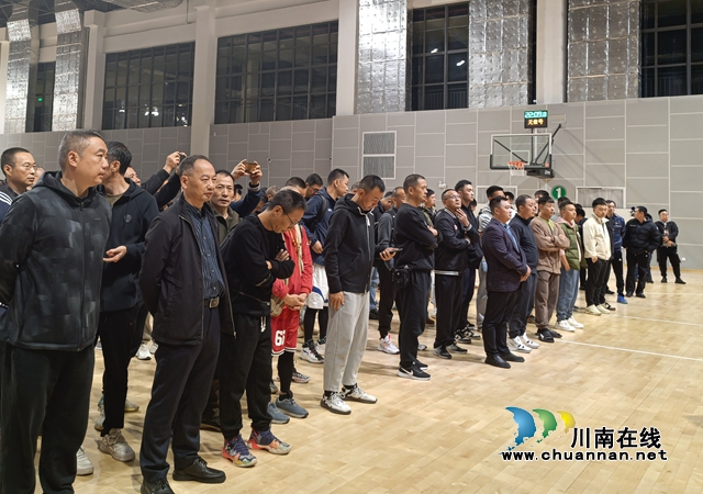 宝“刀”不老,笑傲江湖!柳叶刀队再度称雄泸州市第十七届篮球联赛季后赛(图16) 闭幕式2.jpg