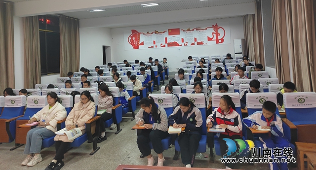 榜样引领,携手共进丨合江中学召开2023年秋期学生干部会(图2) 学生全景.jpg