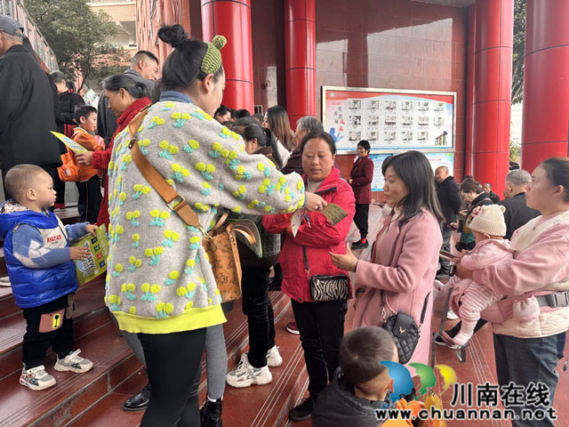 小手拉大手,分类进万家┃泸县惠济路幼儿园开展垃圾分类系列活动(图7) 7.jpg