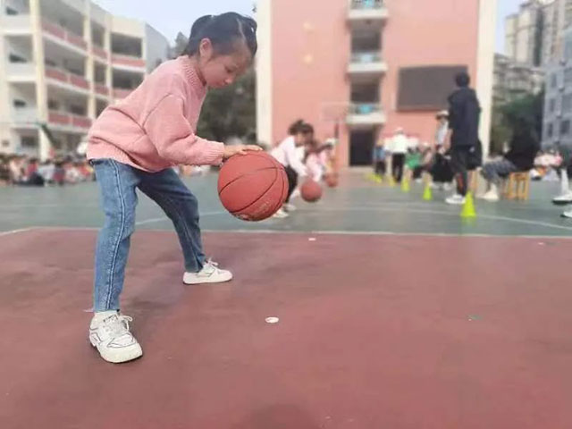 泸州十八中小学生篮球赛圆满落幕┃身体于赛场上飞驰,梦想在篮筐中盛放~~~(图3) 3.jpg