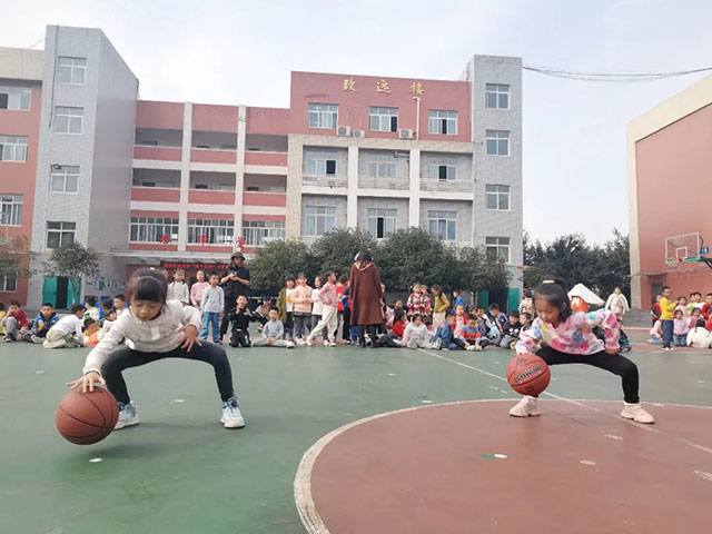 泸州十八中小学生篮球赛圆满落幕┃身体于赛场上飞驰,梦想在篮筐中盛放~~~(图1) 1.jpg