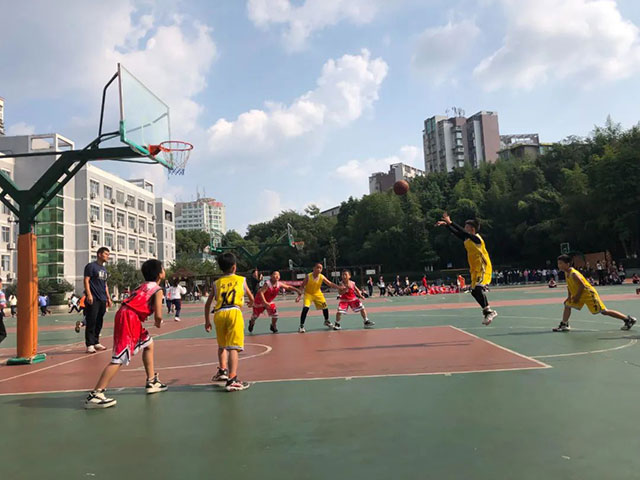 泸州十八中小学生篮球赛圆满落幕┃身体于赛场上飞驰,梦想在篮筐中盛放~~~(图25) 25.jpg