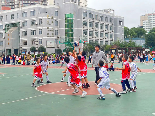 泸州十八中小学生篮球赛圆满落幕┃身体于赛场上飞驰,梦想在篮筐中盛放~~~(图16) 16.jpg