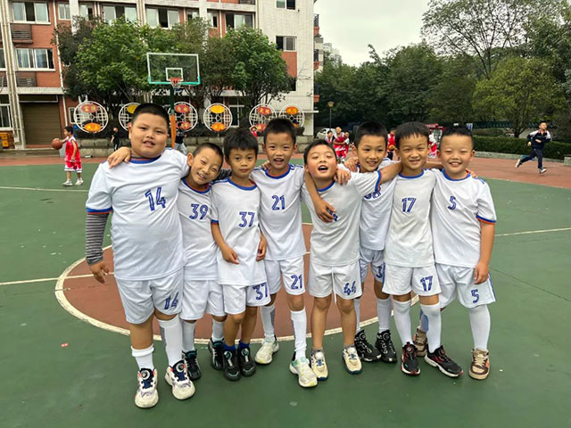 泸州十八中小学生篮球赛圆满落幕┃身体于赛场上飞驰,梦想在篮筐中盛放~~~(图15) 15.jpg