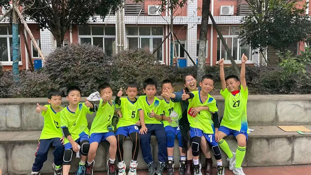 泸州十八中小学生篮球赛圆满落幕┃身体于赛场上飞驰,梦想在篮筐中盛放~~~(图17) 17.jpg