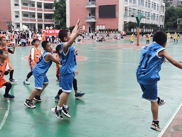 泸州十八中小学生篮球赛圆满落幕┃身体于赛场上飞驰,梦想在篮筐中盛放~~~(图24) 24.jpg