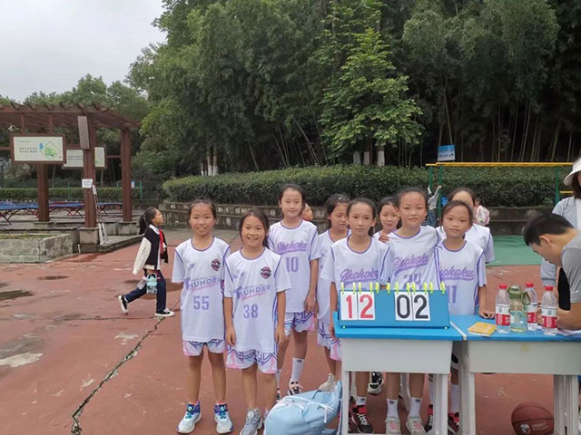 泸州十八中小学生篮球赛圆满落幕┃身体于赛场上飞驰,梦想在篮筐中盛放~~~(图26) 26.jpg